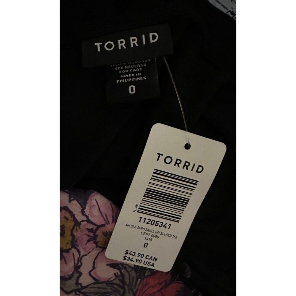 Torrid Black Skull w/ Pink Roses Super Soft Off-Shoulder Short Sleeve Top Size 0 - Picture 4 of 5